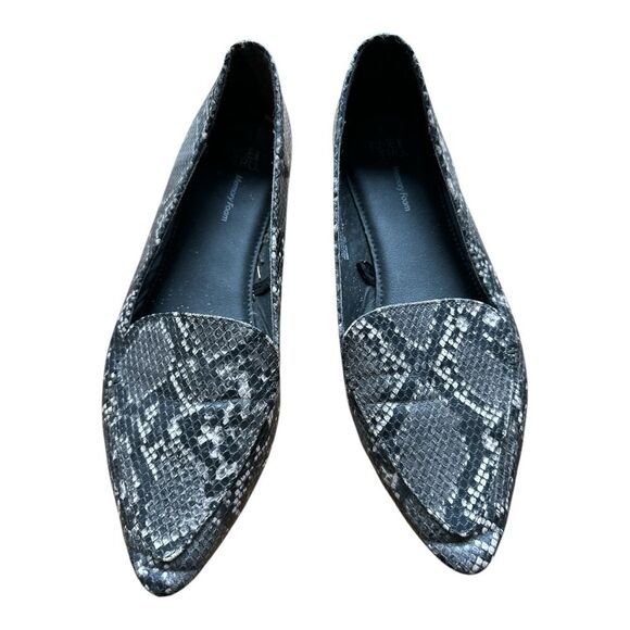 Time and Tru Snakeskin Pointed-Toe Loafers Size 9 Memory Foam flats minimalist - Picture 1 of 5